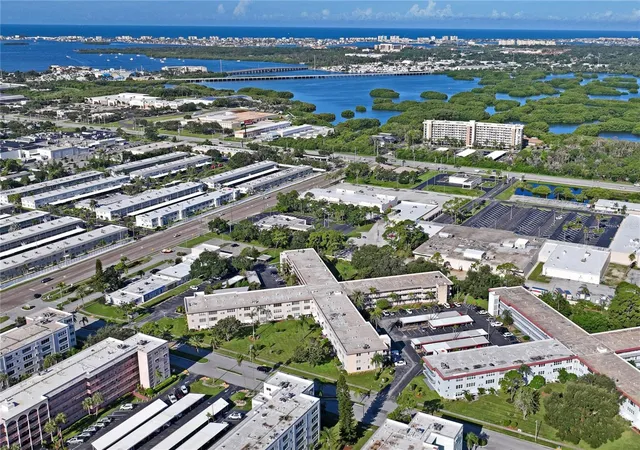 2nd image of 5530 N 80Th St, Saint Petersburg, FL 33709