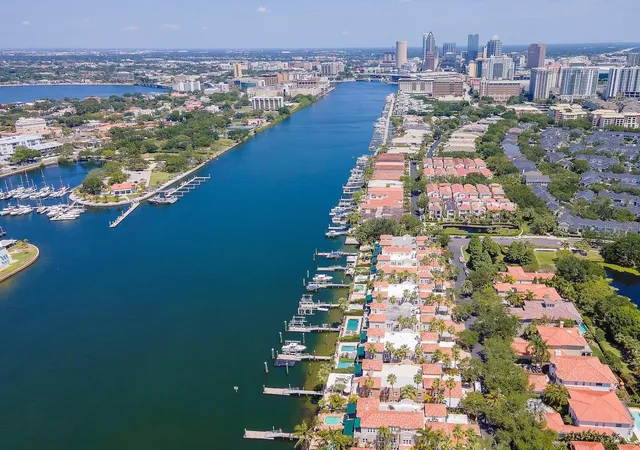 2nd image of 1109 Abbeys Wy, Tampa, FL 33602 | MLS# TB8537597