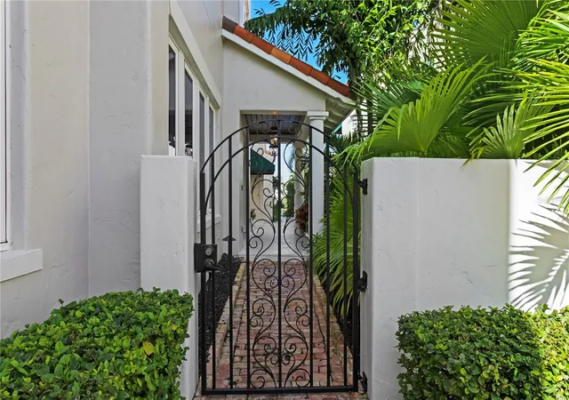 3rd image of 1109 Abbeys Wy, Tampa, FL 33602 | MLS# TB8537597