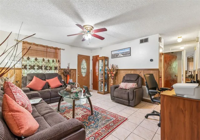 5th image of 5851 Hutton Dr, Orlando, FL 32808 | MLS# O6432415