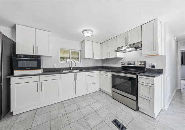 3rd image of 44945 2Nd St, Deland, FL 32720 | MLS# G5116301