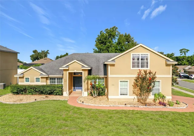 3rd image of 301 Ashton Woods Ln, Leesburg, FL 34748 | MLS# G5116305