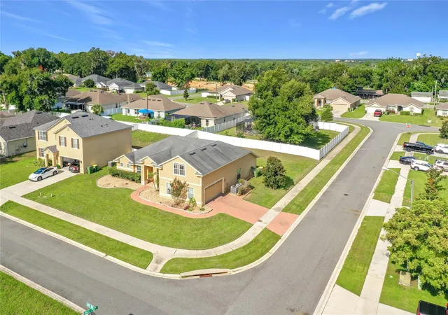 4th image of 301 Ashton Woods Ln, Leesburg, FL 34748 | MLS# G5116305