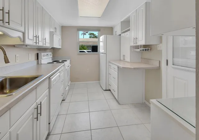 3rd image of 202 Elmwood Ave #330, Deland, FL 32724 | MLS# V4950657