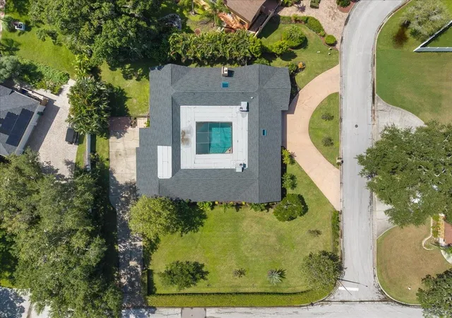 Photo 4 of Single family home for sale at 1701 Allens Crk Dr, Clearwater, FL 33764 | MLS# TB8537676 | Listing updated on 2026-10-14
