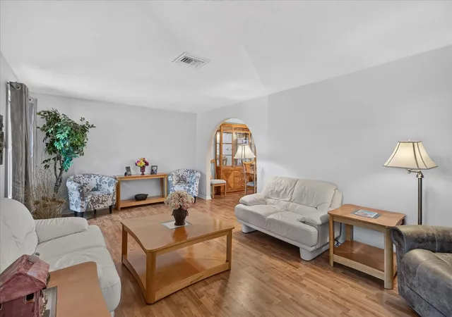 3rd image of 13497 Oval Dr E, Largo, FL 33774 | MLS# TB8537695