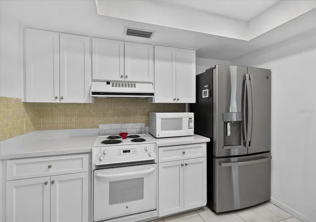 4th image of 13497 Oval Dr E, Largo, FL 33774 | MLS# TB8537695