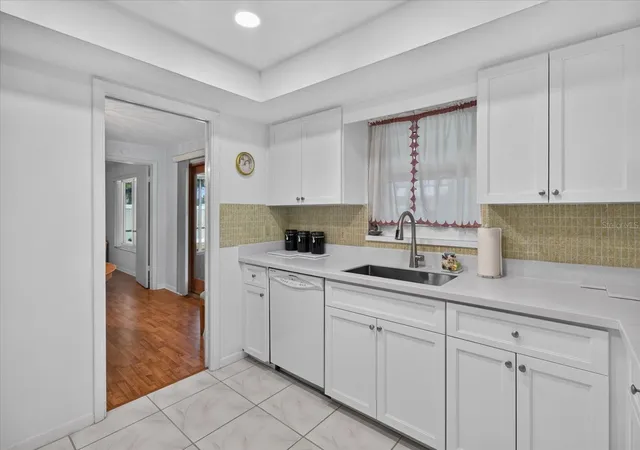 5th image of 13497 Oval Dr E, Largo, FL 33774 | MLS# TB8537695