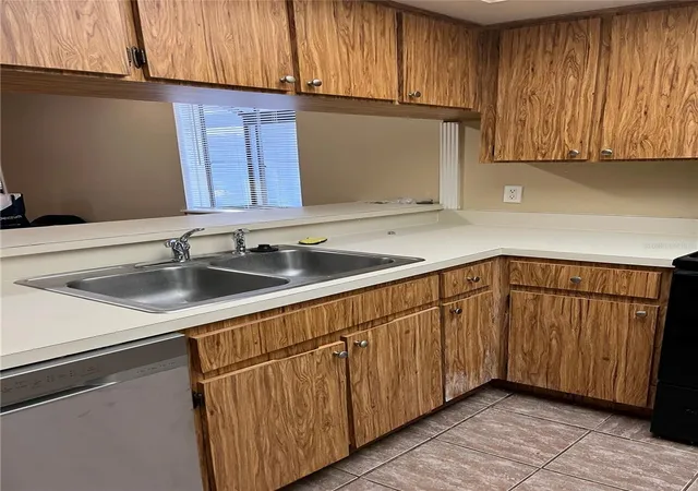 Photo 3 of Condo for sale at 39650 Us Hwy 19 N #576, Tarpon Springs, FL 34689 | MLS# TB8537699 | Listing updated on 2026-08-20