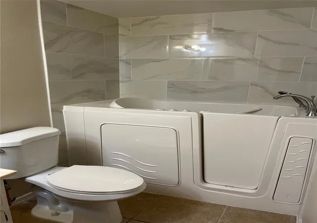 Photo 4 of Condo for sale at 39650 US Hwy 19 N #576, Tarpon Springs, FL 34689 | MLS# TB8537699 | Listing updated on 2026-08-20