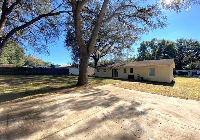Photo 2 of Single family home for sale at 11585 Se 129th Lane, Ocklawaha, FL 32179 | MLS# G5116311 | Listing updated on 2026-08-19