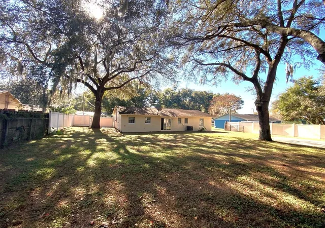 Photo 3 of Single family home for sale at 11585 SE 129th Lane, Ocklawaha, FL 32179 | MLS# G5116311 | Listing updated on 2026-08-19