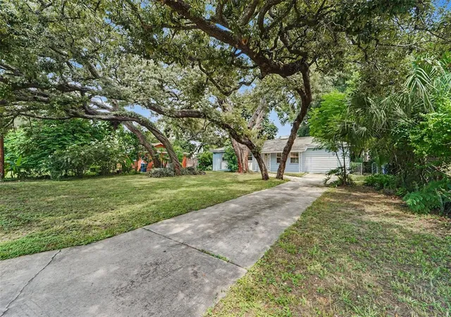 3rd image of 8121 N Ola Ave, Tampa, FL 33604 | MLS# TB8537724