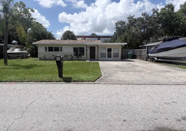 2nd image of 2209 Euclid Cir S, Clearwater, FL 33764 | MLS# TB8537733