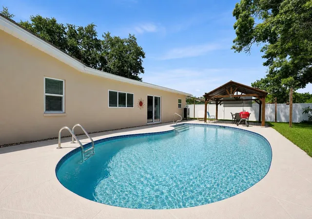 3rd image of 2069 Kingfisher Dr, Palm Harbor, FL 34683 | MLS# TB8537740