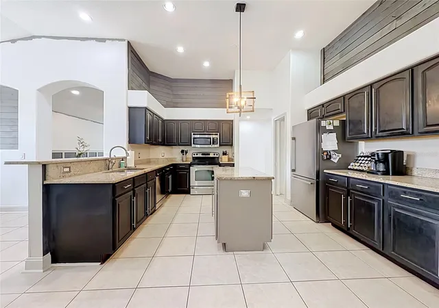 3rd image of 5846 Bent Grass Dr, Valrico, FL 33596 | MLS# A4702653