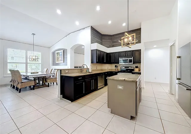 4th image of 5846 Bent Grass Dr, Valrico, FL 33596 | MLS# A4702653