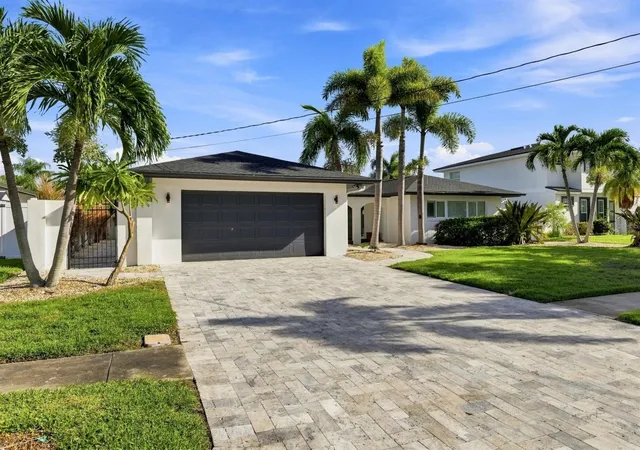 2nd image of 320 Palm Is Ne, Clearwater Beach, FL 33767 | MLS# TB8537797