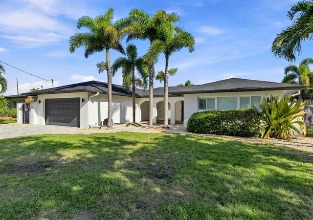 4th image of 320 Palm Is Ne, Clearwater Beach, FL 33767 | MLS# TB8537797