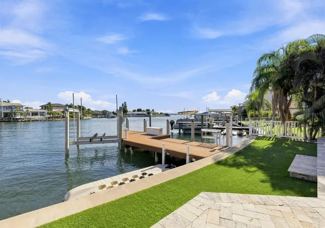 5th image of 320 Palm Is Ne, Clearwater Beach, FL 33767 | MLS# TB8537797