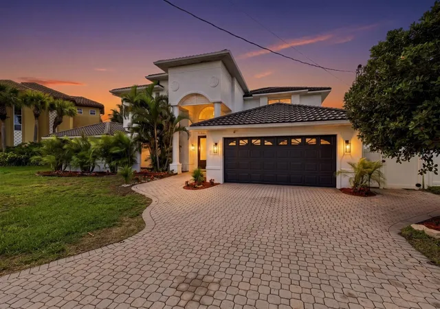 2nd image of 461 Palm Is Ne, Clearwater Beach, FL 33767 | MLS# TB8537798