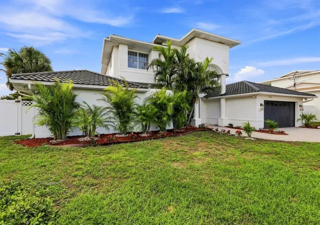 3rd image of 461 Palm Is Ne, Clearwater Beach, FL 33767 | MLS# TB8537798