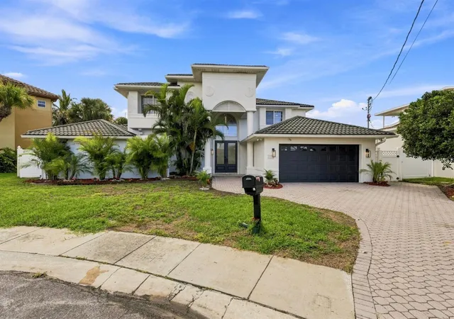 4th image of 461 Palm Is Ne, Clearwater Beach, FL 33767 | MLS# TB8537798