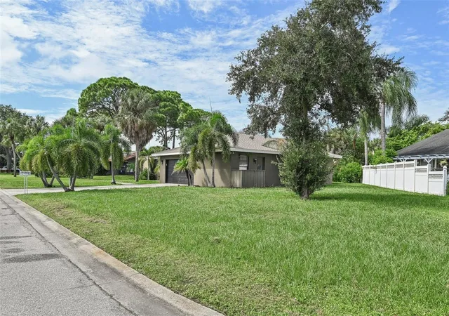 Photo 4 of Single family home for sale at 6106 45th Street W, Bradenton, FL 34210 | MLS# A4702670 | Listing updated on 2026-09-04