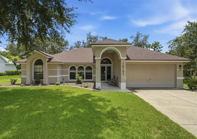 2nd image of 10102 Silver Bluff Dr, Leesburg, FL 34788 | MLS# G5116323
