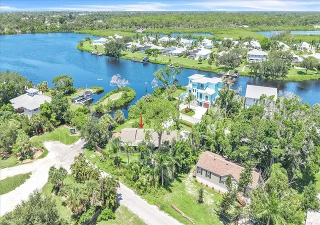 3rd image of 807 Lucille Ave, Nokomis, FL 34275 | MLS# C7529474