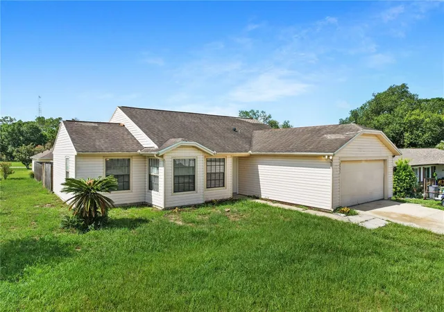 3rd image of 3491 Monument Dr, Deltona, FL 32738 | MLS# O6432627