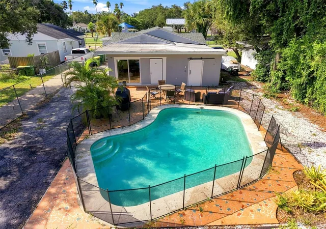4th image of 1003 Patterson Dr, Sarasota, FL 34234 | MLS# A4702687