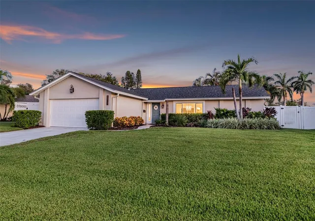Photo 2 of Sale Pending at 1472 47th Avenue Ne, Saint Petersburg, FL 33703 | MLS# TB8537870 | Listing updated on 2026-08-26