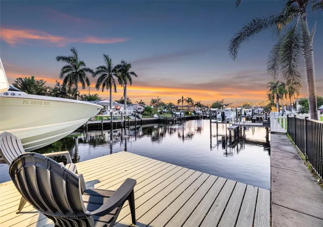 Photo 4 of Sale Pending at 1472 47th Avenue NE, Saint Petersburg, FL 33703 | MLS# TB8537870 | Listing updated on 2026-08-26
