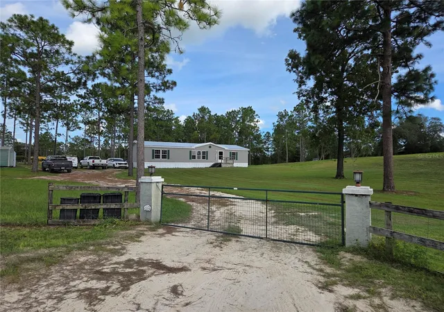2nd image of 13030 Se 21st Pl, Morriston, FL 32668 | MLS# OM730170