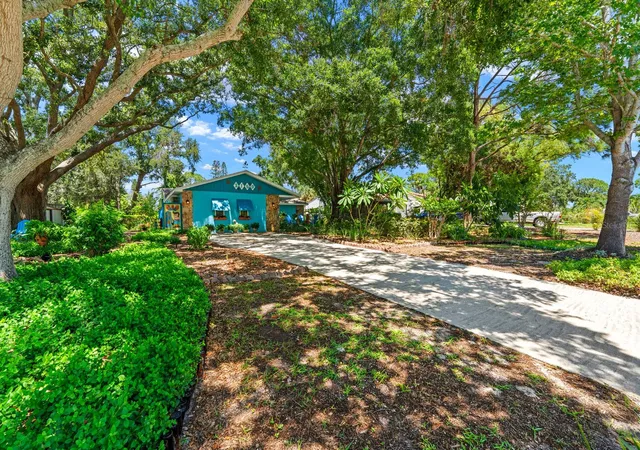 5th image of 2159 Barcelona Way, Saint Petersburg, FL 33712 | MLS# TB8537885