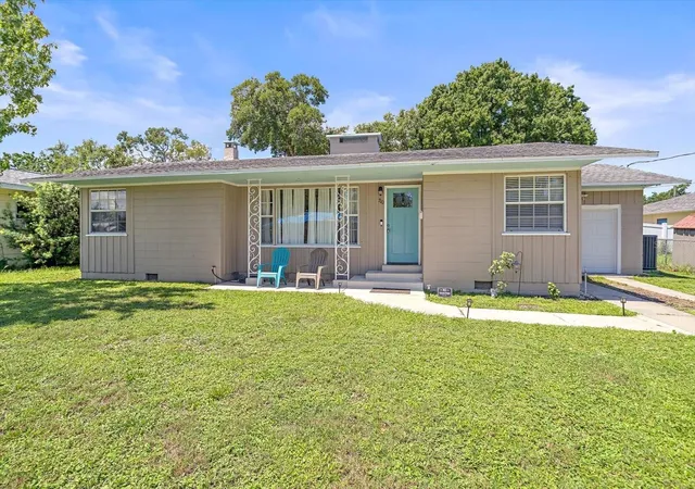 1st image of 710 26th St W, Bradenton, FL 34205 | MLS# A4702698