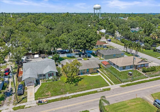 2nd image of 710 26th St W, Bradenton, FL 34205 | MLS# A4702698
