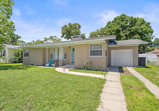 3rd image of 710 26Th St W, Bradenton, FL 34205 | MLS# A4702698