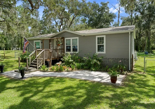 3rd image of 9028 West St, Brooksville, FL 34601 | MLS# W7888482