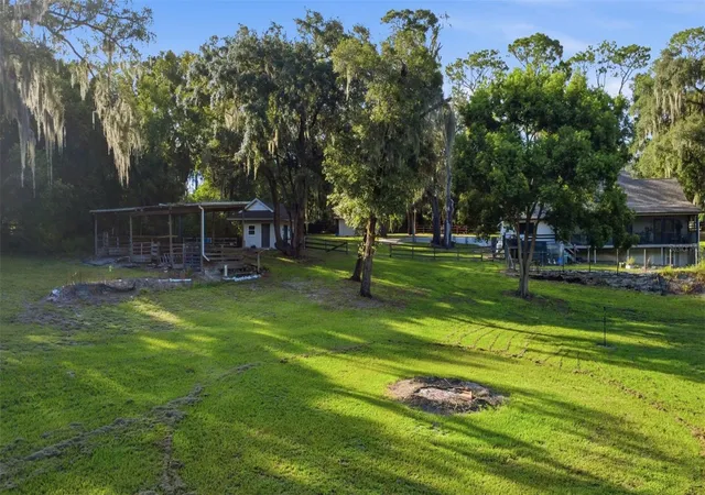 Photo 3 of Single family home for sale at 19832 W Eldorado Dr, Eustis, FL 32736 | MLS# O6432716 | Listing updated on 2026-08-24