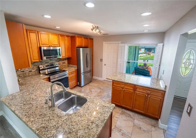 3rd image of 691 Shady Ct, Altamonte Springs, FL 32701 | MLS# O6432752
