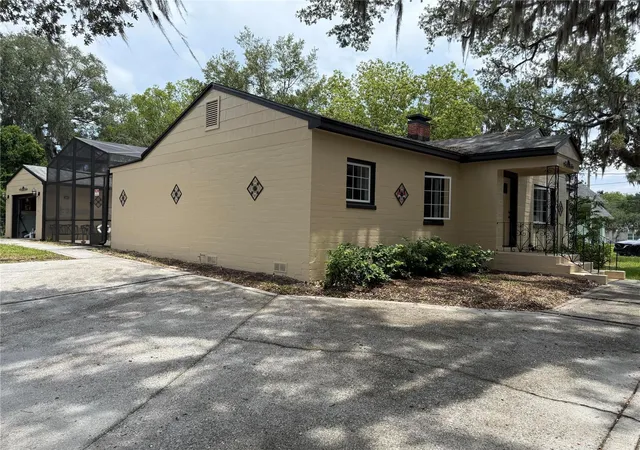 5th image of 1200 Sunshine Ave, Leesburg, FL 34748 | MLS# O6432772