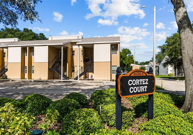 3rd image of 3810 Oak Dr, TAMPA, FL 33611