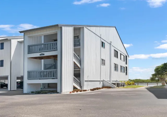 4th image of 819 Bahia Del Sol Dr #A, Ruskin, FL 33570 | MLS# TB8537993