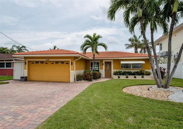 Photo 1 of Single family home for sale at 541 Crystal Dr, Madeira Beach, FL 33708 | MLS# W7888502 | Listing updated on 2026-08-25