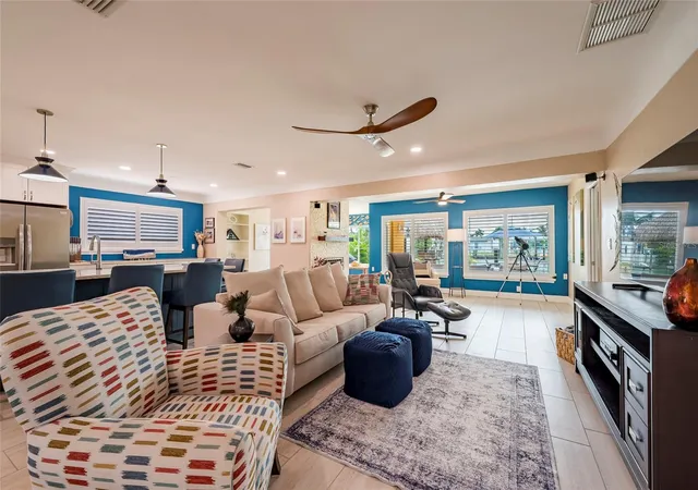 Photo 4 of Sale Pending at 541 Crystal Dr, Madeira Beach, FL 33708 | MLS# W7888502 | Listing updated on 2026-10-07