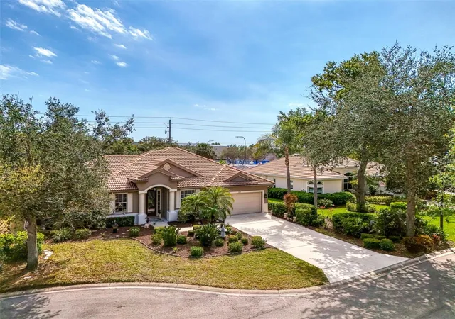 Photo 2 of Single family home for sale at 107 Wayforest Dr, Venice, FL 34292 | MLS# A4702744 | Listing updated on 2026-08-30