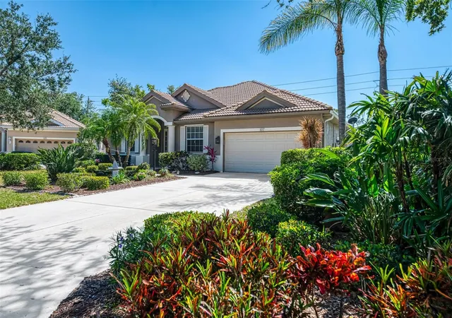 Photo 5 of Single family home for sale at 107 Wayforest Dr, Venice, FL 34292 | MLS# A4702744 | Listing updated on 2026-08-30