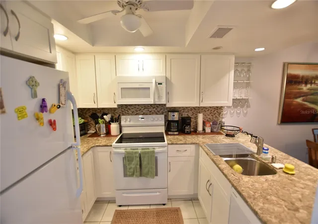 Listing Photo 5 - Condo for sale in building located at 4626 Ringwood Mdw, SARASOTA, FL 34235 - Unit #25